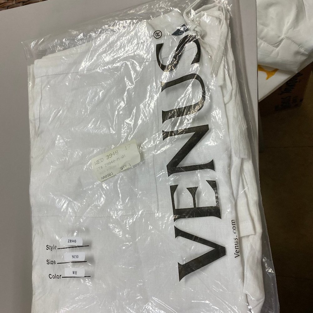 Venus NEW in Bag.  White drawstring, capri pants M